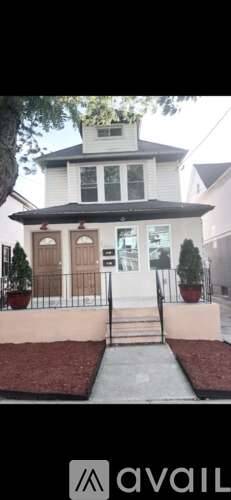 Main picture of 11044 166th St