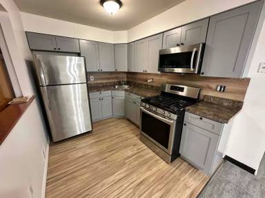Main picture of 3884 Linden Ave