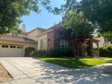 Main picture of 284 S Dulce St
