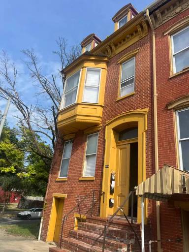 Main picture of 404 E Market St