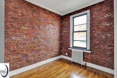 Main picture of 410 E 13th St