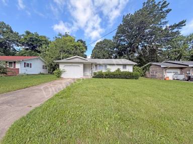 Main picture of 1249 S Cedarbrook Ave