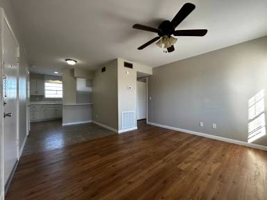 Main picture of 209 Elizabeth St NE