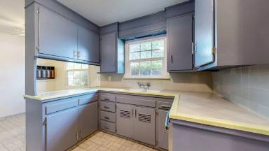 Main picture of 3033 Montgomery Dr