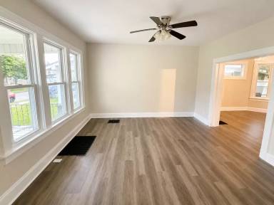 Main picture of 427 S Richardson Ave