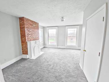 Main picture of 2224 W Jefferson St