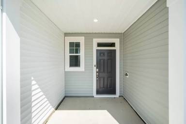 Main picture of 2051 Caen St