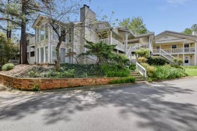 Main picture of 1210 Augusta Dr SE