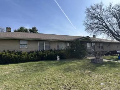Main picture of 2440 Holmes St