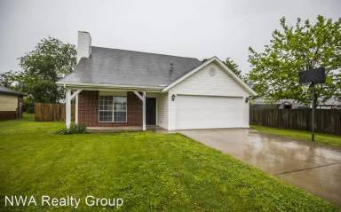 Main picture of 687 Zachary St