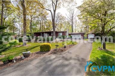 Main picture of 7425 Hickory Ln