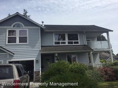 Main picture of 2048 Bayview Ave