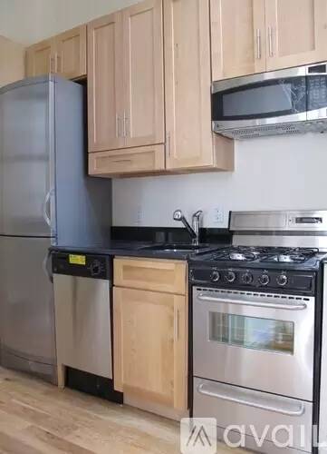 Main picture of 450 W 50th St