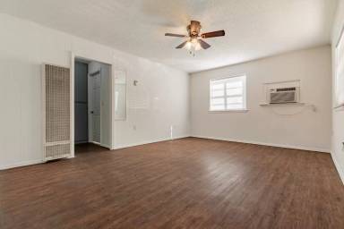 Main picture of 319 E Edwards St