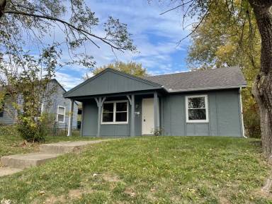 Main picture of 5026 Locust Ave