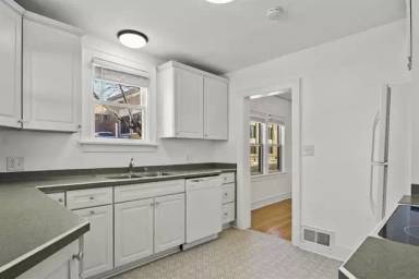 Main picture of 108 N 4th St