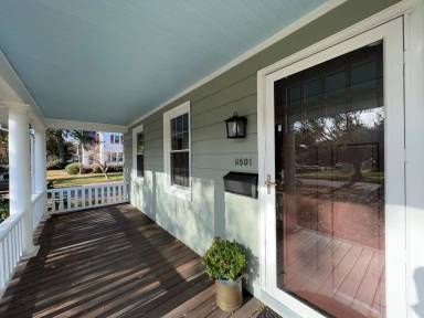 Main picture of 9501 Selby Pl