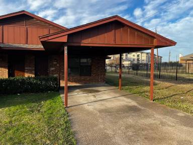 Main picture of 400 Amanda Ln