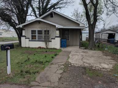 Main picture of 304 E 2nd St