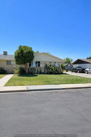 Main picture of 263 W 270 N