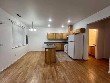 Main picture of 1620 W Lee St