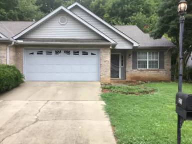 Main picture of 125 Oak Place Cir