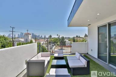 Main picture of 1208 W 25th St