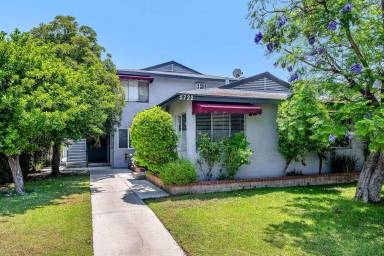 Main picture of 5722 Kester Ave
