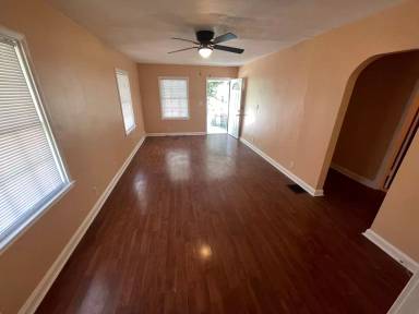Main picture of 2413 S 5th St