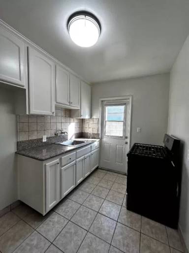 Main picture of 2750 1/2 Leafdale Ave