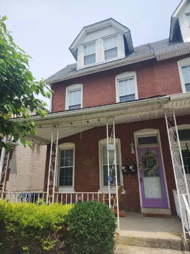 Main picture of 132 E 8th Ave