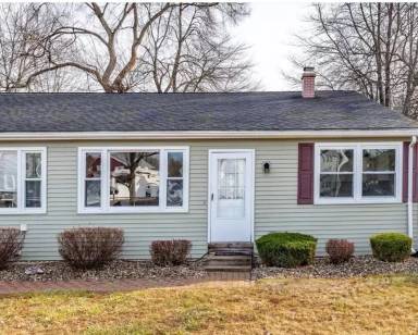 Main picture of 11 Hope Farms Dr