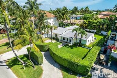 Main picture of 815 Harbor Dr