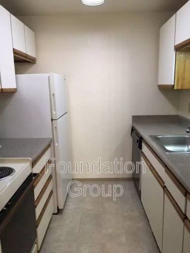 Main picture of Hilltop Court Apartments