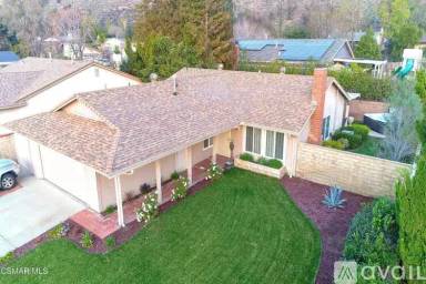 Main picture of 2072 Tremont Ave