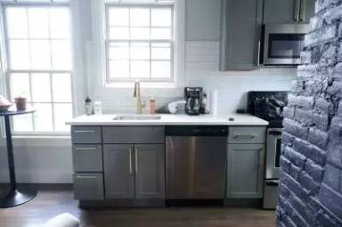 Main picture of 185 Broadway