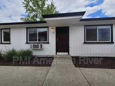 Main picture of 1071 Santiago Ave