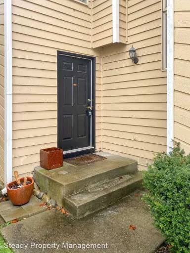 Main picture of 902 28th St NE