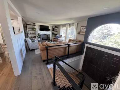 Main picture of 325 Brentwood Ln