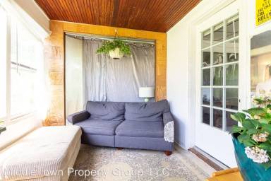 Main picture of 307 1/2 N Dicks St