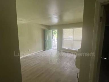 Main picture of 736 Richmond Ave