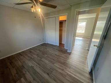 Main picture of 10729 Main St