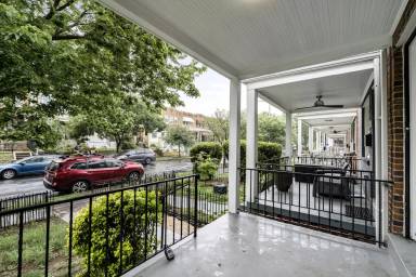 Main picture of 513 25th Pl NE