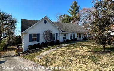 Main picture of 413 Lakeshore Dr