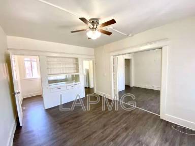 Main picture of 2913 S Flower St