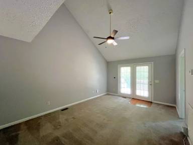 Main picture of 2808 Batavia St