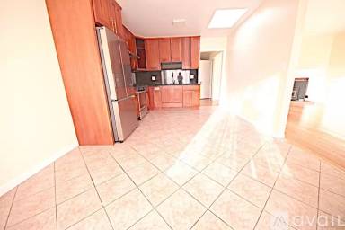 Main picture of 945 Woolsey St