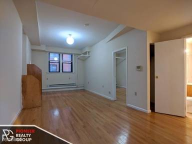 Main picture of 3933 N Janssen Ave