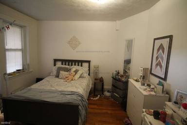 Main picture of 255 Kelton St