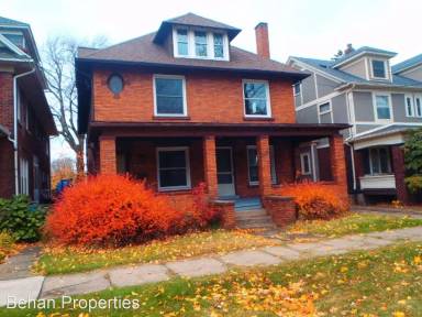 Main picture of 926 W 6th St
